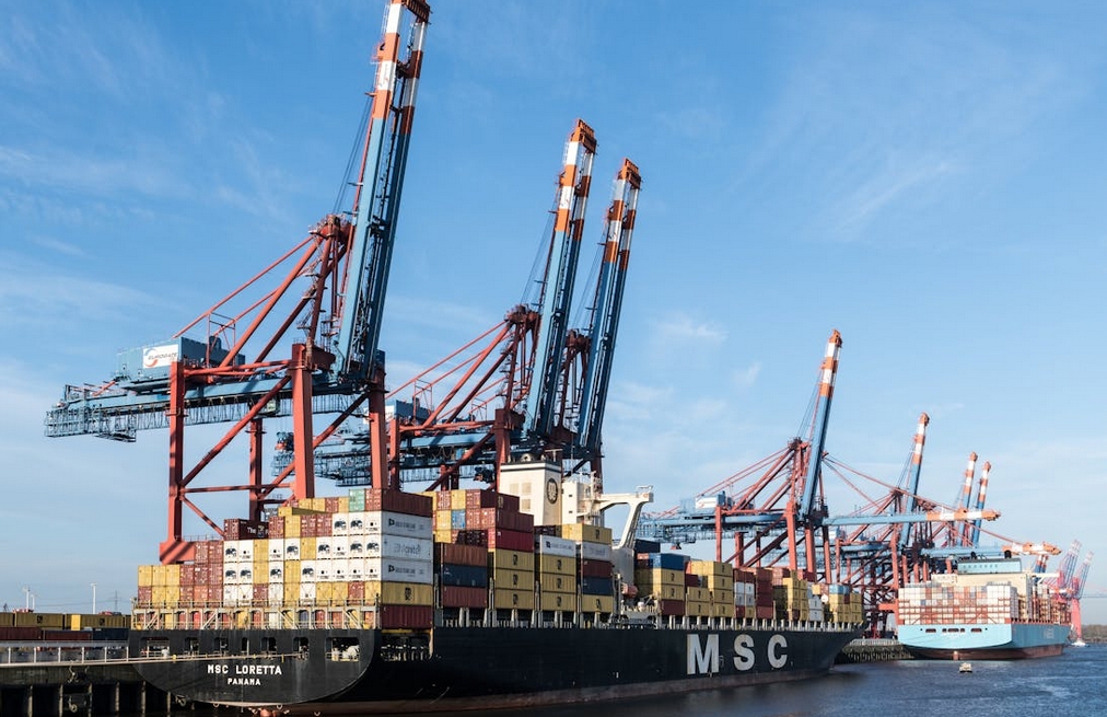 國際海運整柜與散貨是否在同一條船上？解析與代理角色